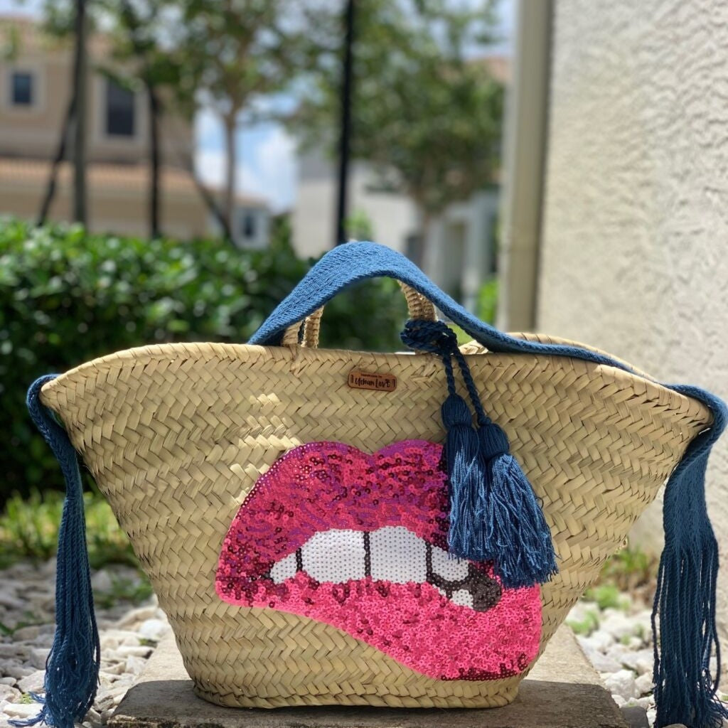 Chili Fuchsia Lips Straw Beach Bag URBAN LOV
